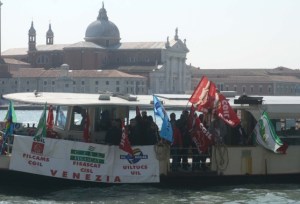 venezia proteste lavoratori turismo senza contratti